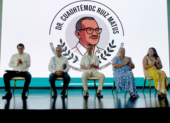 Ceremonia de entrega del Reconocimiento al Compromiso Humano y Profesional en Salud Pública Dr. Cuauhtémoc Ruiz Matus