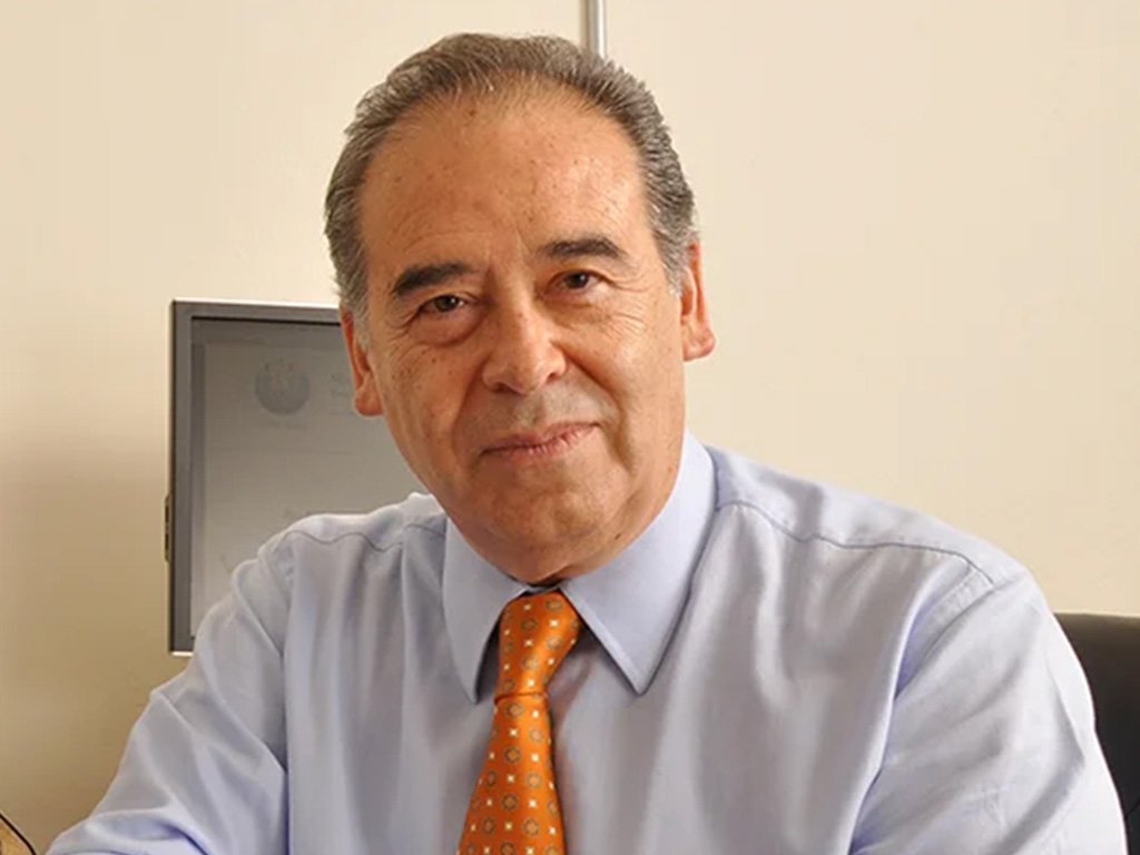 Dr. Manuel Urbina Fuentes